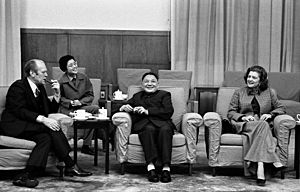 Archivo:Gerald and Betty Ford meet with Deng Xiaoping, 1975 A7598-20A