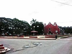 Iglesia en Tixméhuac, Yucatán.jpg