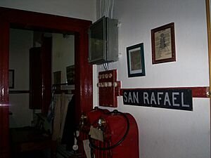 Archivo:Interior del Museo Ferroviario, ubicado dentro de la antigua estación San Rafael del Ferrocarril San Martín