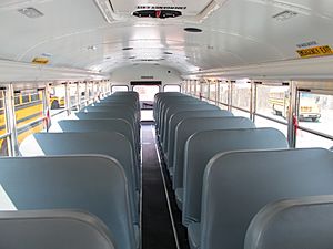 Archivo:Interior school bus