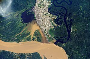 Archivo:Iquitos by NASA