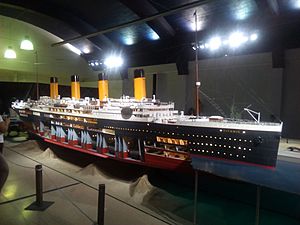 Archivo:Maqueta del titanic en Vigo