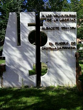 Monumento a las Brigadas Internacionales. Plaza de la Universidad. Barrio Universidad. Albacete.jpg