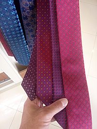 Archivo:Neckties 20171002 121704