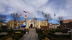 Archivo:Plaza Principal Pucarani