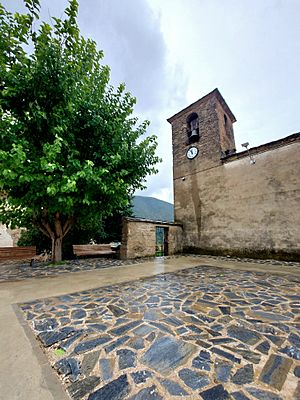 Archivo:Plaza de la Iglesia Bentué de Rasal