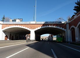 Puente de la calle de Arturo Soria sobre la avenida de América.jpg