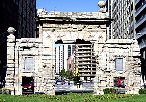 Archivo:Puerta del Carmen