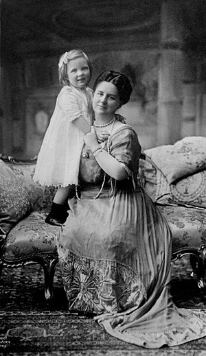 Archivo:Queen Wilhelmina & Juliana