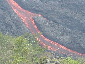 Archivo:Rios de lava pacaya