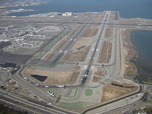 Archivo:SFO lineup, Runways 1L and 1R