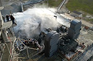 Archivo:Sound suppression water system test at KSC Launch Pad 39A
