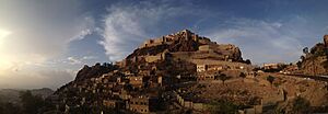 Archivo:The castle above Taiz (8683935588)