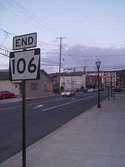 The eastern terminus of PA 106 in Carbondale.jpg
