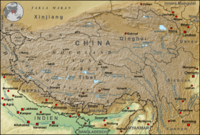 La meseta Qinghai-Tíbet se encuentra entre la cordillera del Himalaya, al sur, y la cordillera de Kunlun, al norte.
