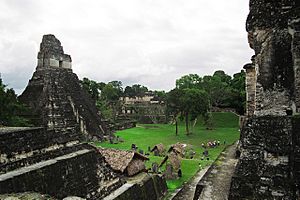 Archivo:Tikal temple jaguar