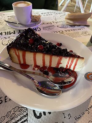 Archivo:Torta de queso o Cheescake de frutos rojos