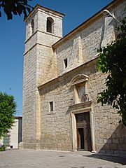 Archivo:Vista de iglesia en Villaconejos