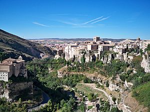 Archivo:Vista de la hoz del río Huécar en Cuenca (España)