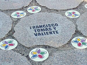 Archivo:Vitoria - Monumento a las Victimas de ETA 02