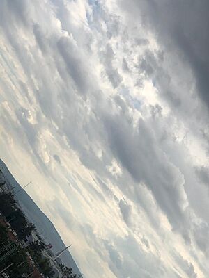 Archivo:White clouds in a big sky
