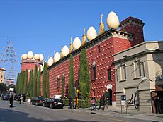 Archivo:20061227-Figueres Teatre-Museu Dalí MQ