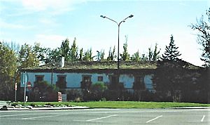 Archivo:Antiguo Parador Nacional de Villacastín. Ca. 1999