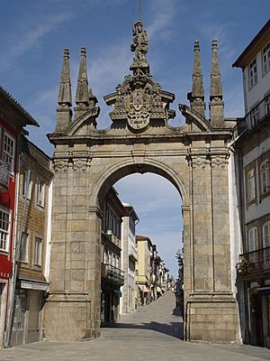 Archivo:Arco da porta nova Braga