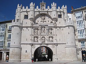 Archivo:Arco de Santa María Frontal