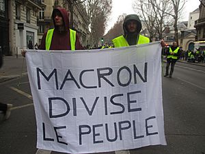 Archivo:Banderolle contre Macron
