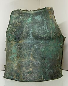 Archivo:Bronze cuirass BM GR1873.8-20.223