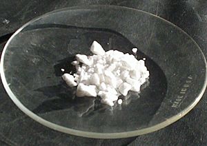 Archivo:Cadmium chloride hemipentahydrate
