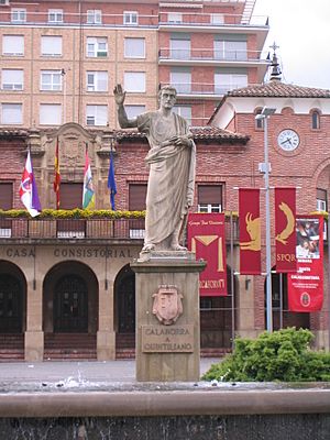 Archivo:Calahorra, estatua de Quintiliano
