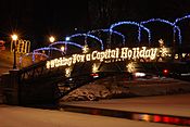Archivo:Capital Holiday Lights Bridge