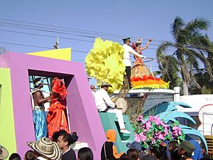 Archivo:Carrosa del Carnaval de Barranquilla
