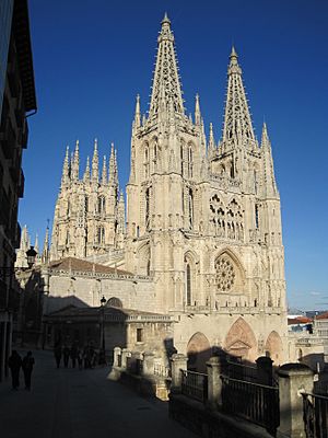 Archivo:Catedral Burgos Lateral