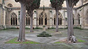 Archivo:Catedral de Ciudad Rodrigo. Claustro