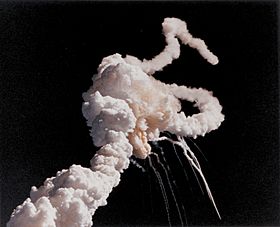 Archivo:Challenger explosion