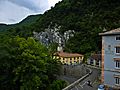 Covadonga, conjunto paisajístico con la Colegiata de Nuestra Señora de Covadonga al fondo
