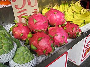 Archivo:Dragonfruit Chiayi market