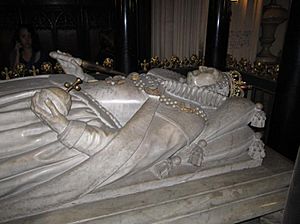 Archivo:Elizabeth I of England grave (left) 2013