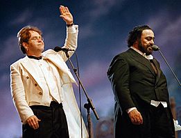 Archivo:Elton John with Luciano Pavarotti in Modena 1996