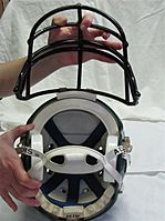 Archivo:Football helmet and face mask