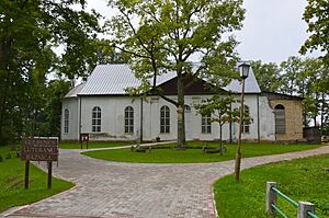 Archivo:Gulbene luteri kirik