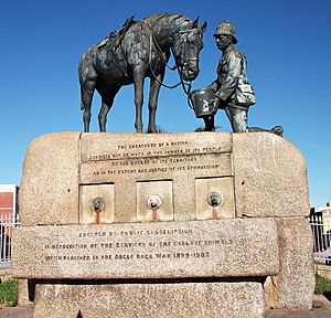 Archivo:Horse Memorial, Cape Road, Port Elizabeth