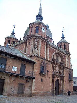 Archivo:Iglesia del Cristo del Valle. San Carlos del Valle (Ciudad Real). Marzo 2006.