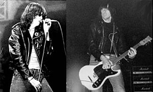 Archivo:Joey Ramone and Johnny Ramone