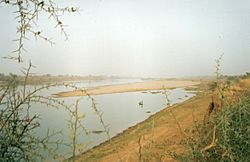 Archivo:Le fleuve Sénégal, dans la région de Kayes (village de Dramané)