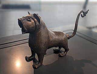 Lion de Monzón - Musée du Louvre Arts de l'Islam OA 7883.jpg