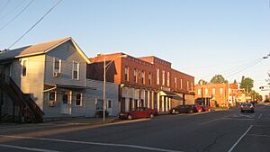 Archivo:Main east of the railroad in Shiloh